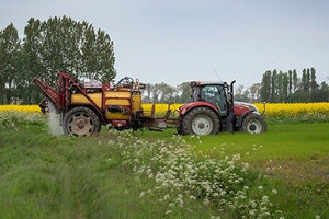 Traktor_Feld_Duenger